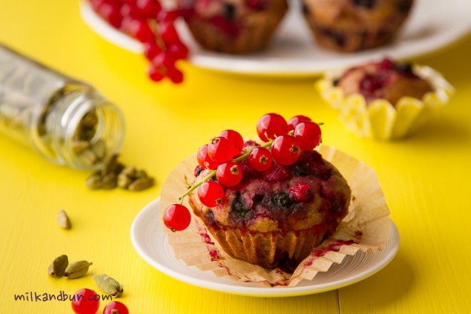 Red currant & cardamom Muffins