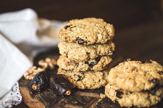 Oatmeal cookies with dates and walnuts