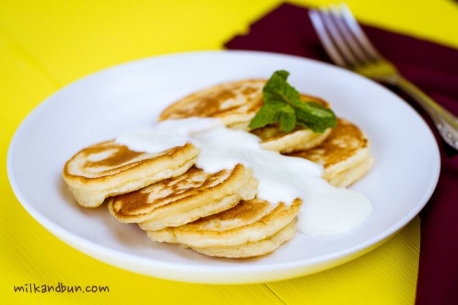 Oladushki with sour cream