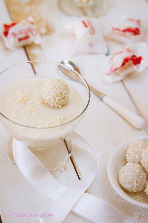 Coconut panna cotta//with coconut candies