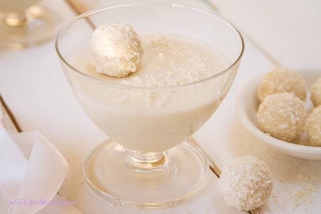 Coconut panna cotta/cup