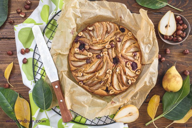 Pear&blackberry cardamom  cake